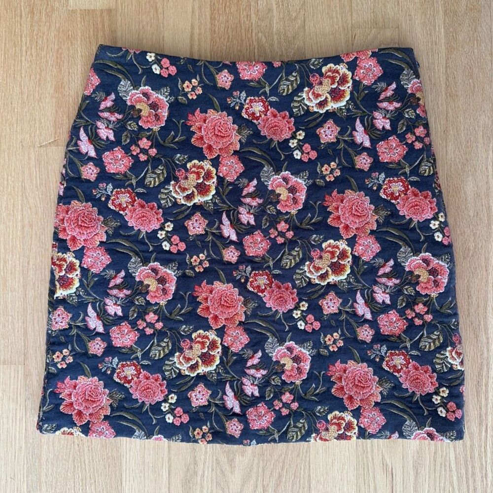 Loft Grey Embroidered Jacquard Floral Tapestry Mini Skirt size 4